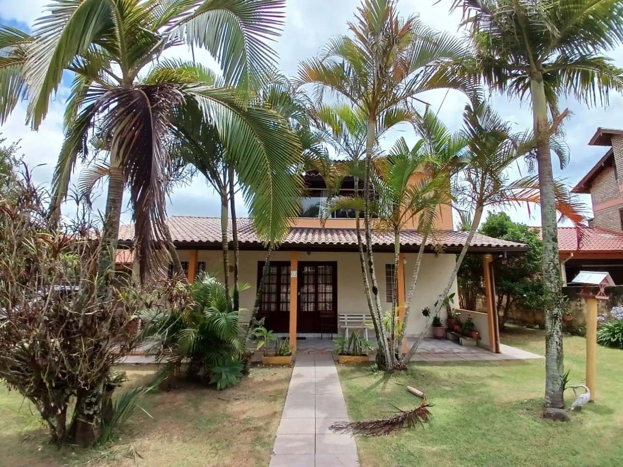 Casa para venda com 3 dormitórios em Campeche com 127 m² — foto principal