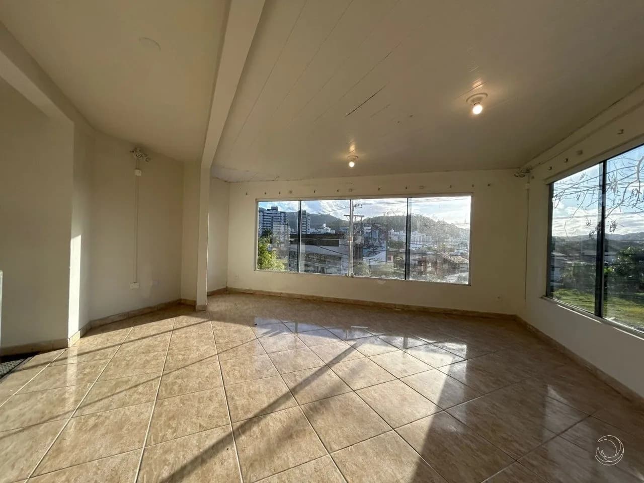Casa comercial para venda em Côrrego Grande com 433 m² — foto 2