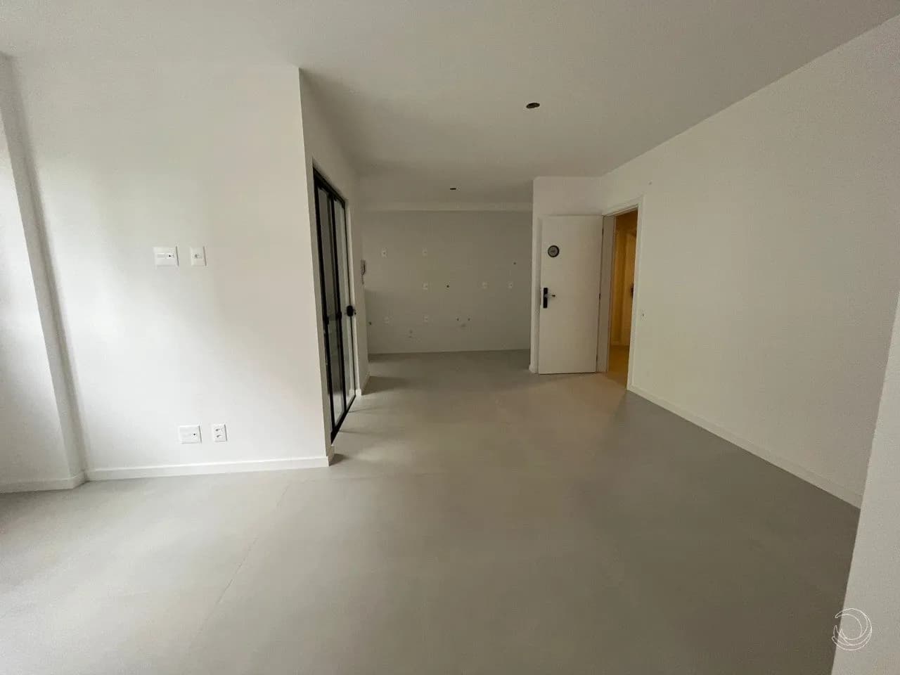 Apartamento para venda com 2 dormitórios em Balneário com 75 m² — foto principal