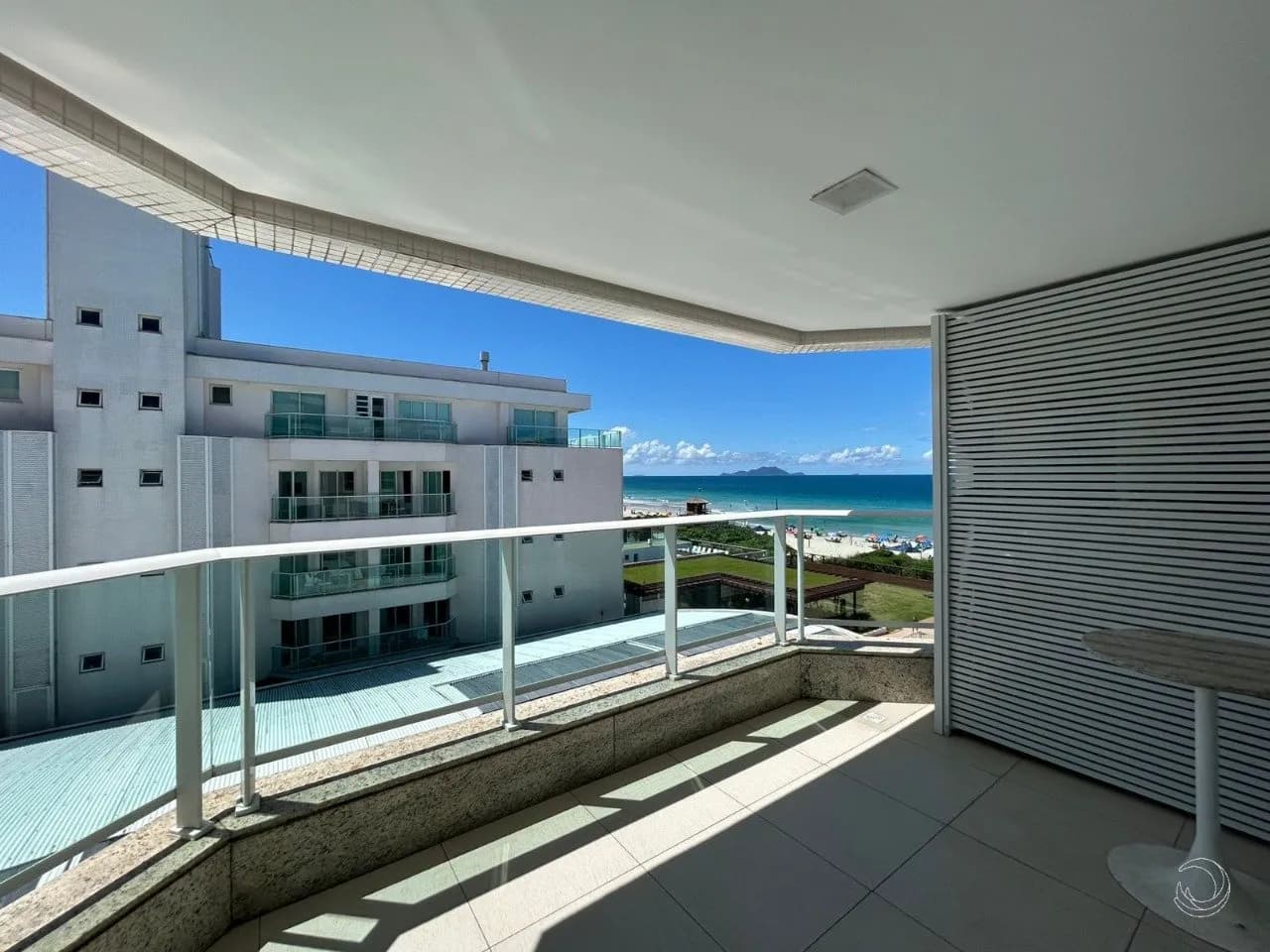 Apartamento para venda com 1 dormitório, em Ingleses Do Rio Vermelho com 50 m² — foto 2