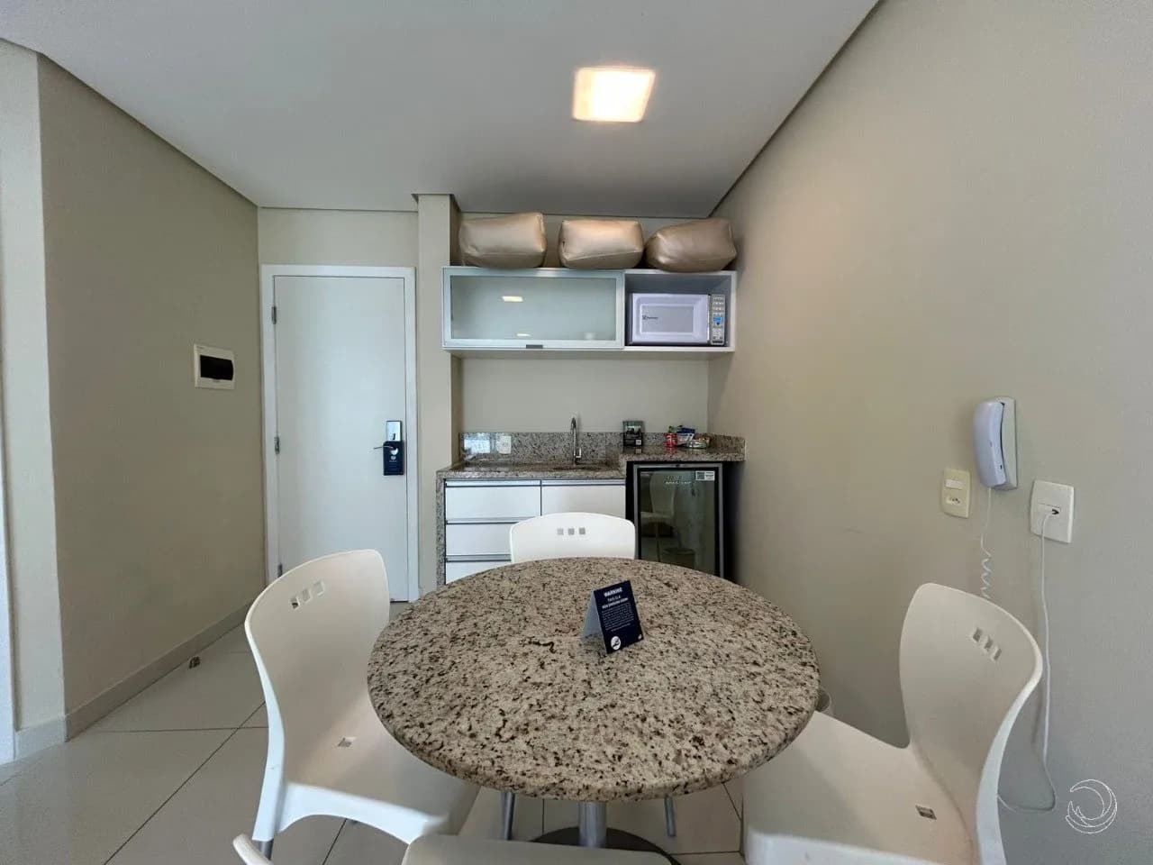 Apartamento para venda com 1 dormitório, em Ingleses Do Rio Vermelho com 50 m² — foto 4