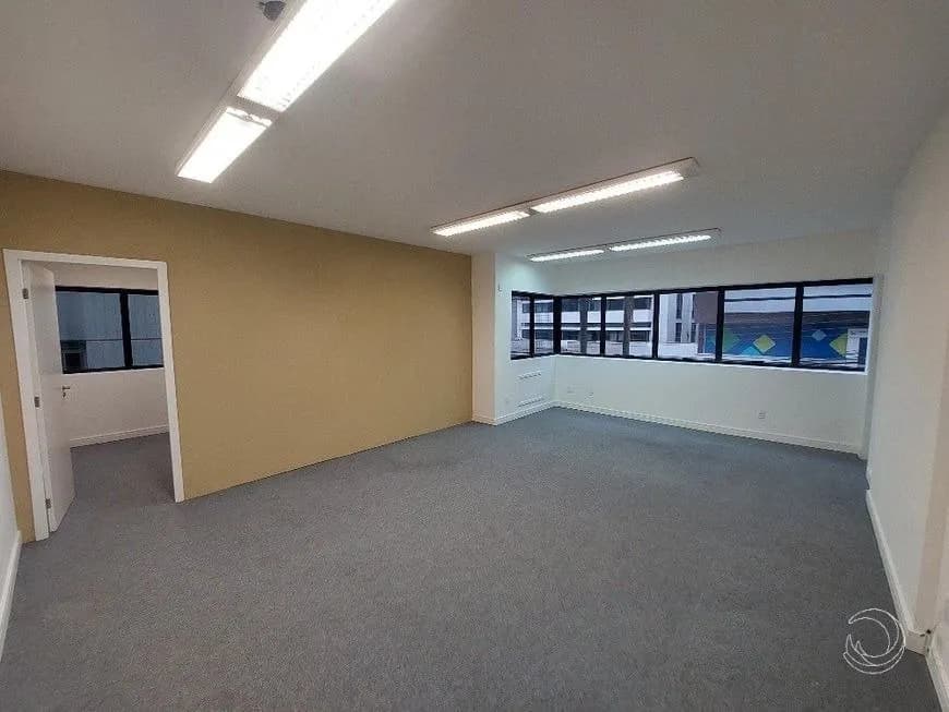 Sala comercial para venda em Centro com 57 m² — foto principal