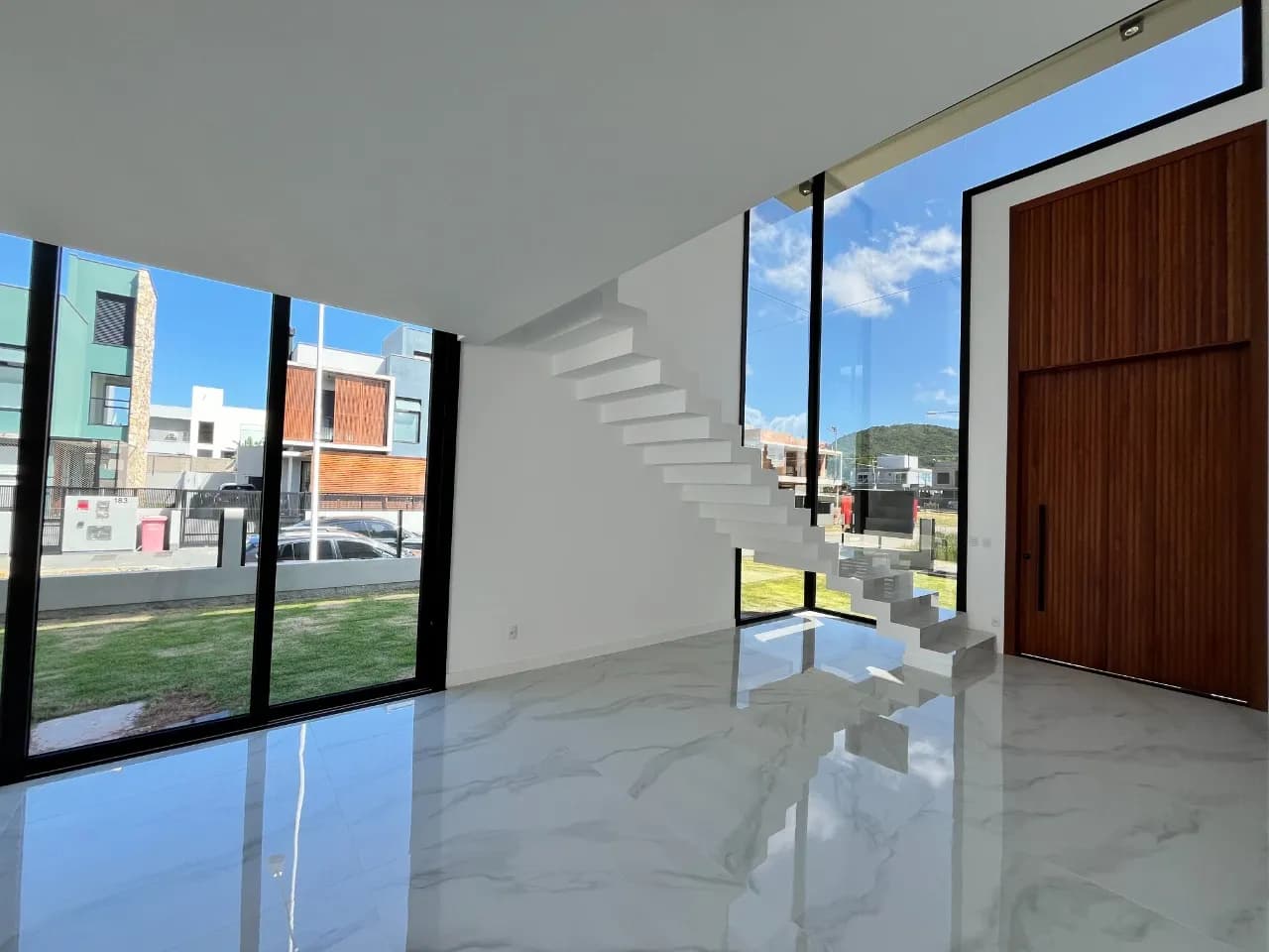 Casa para venda com 3 dormitórios em Rio Tavares com 311 m²