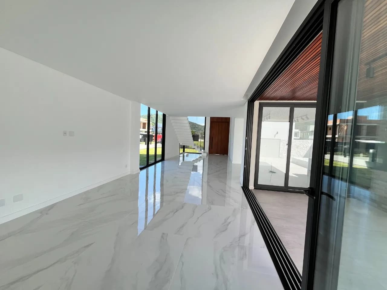 Casa para venda com 3 dormitórios em Rio Tavares com 311 m² — foto 2
