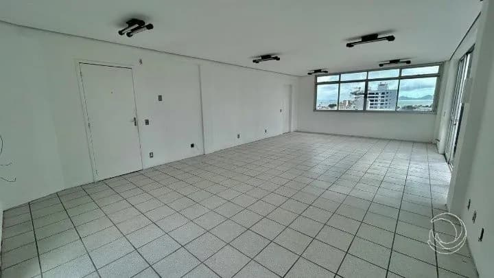 Sala comercial para venda em Canto com 220 m² — foto 3