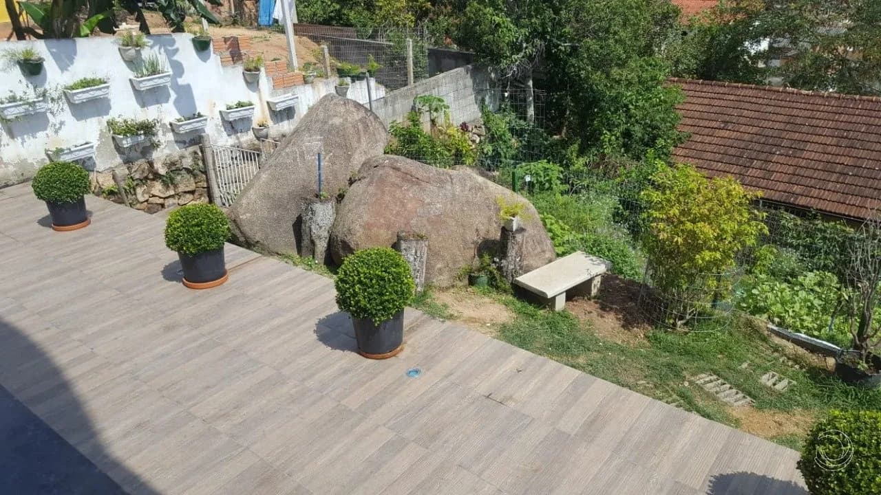 Casa para venda com 4 dormitórios em Saco Grande com 350 m² — foto 2
