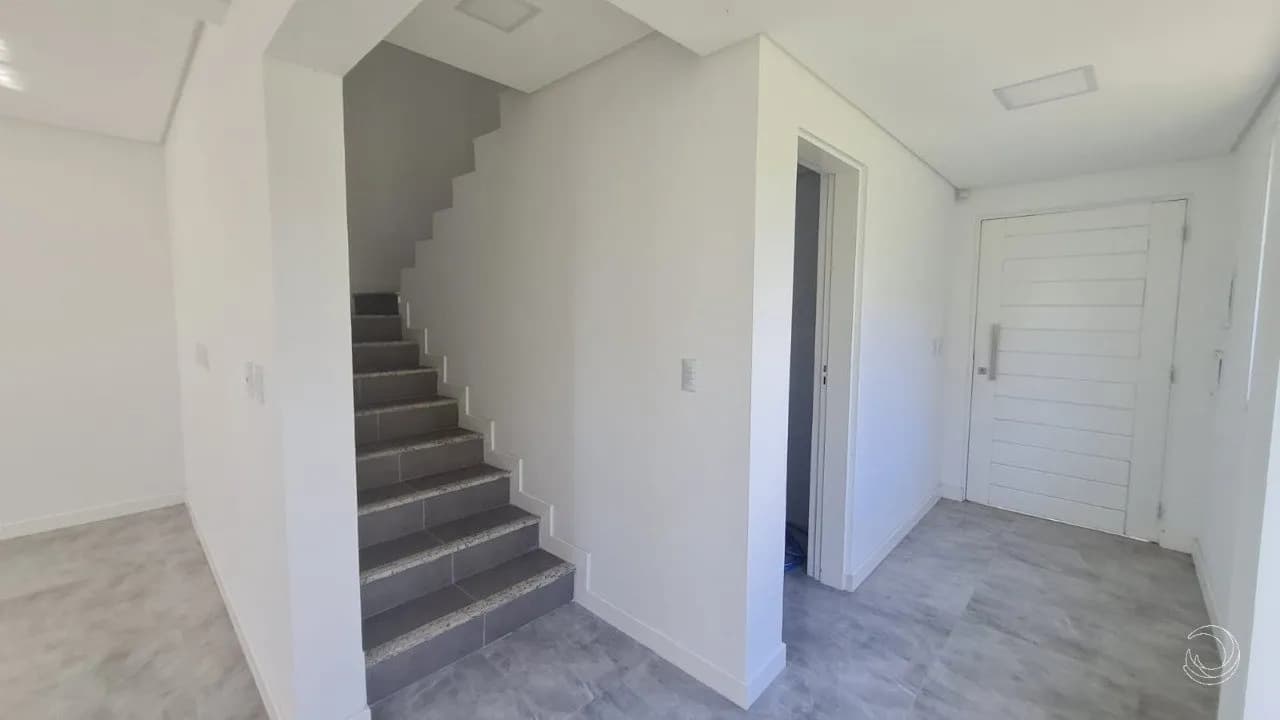 Casa para venda com 3 dormitórios em Aririu com 145 m² — foto 2