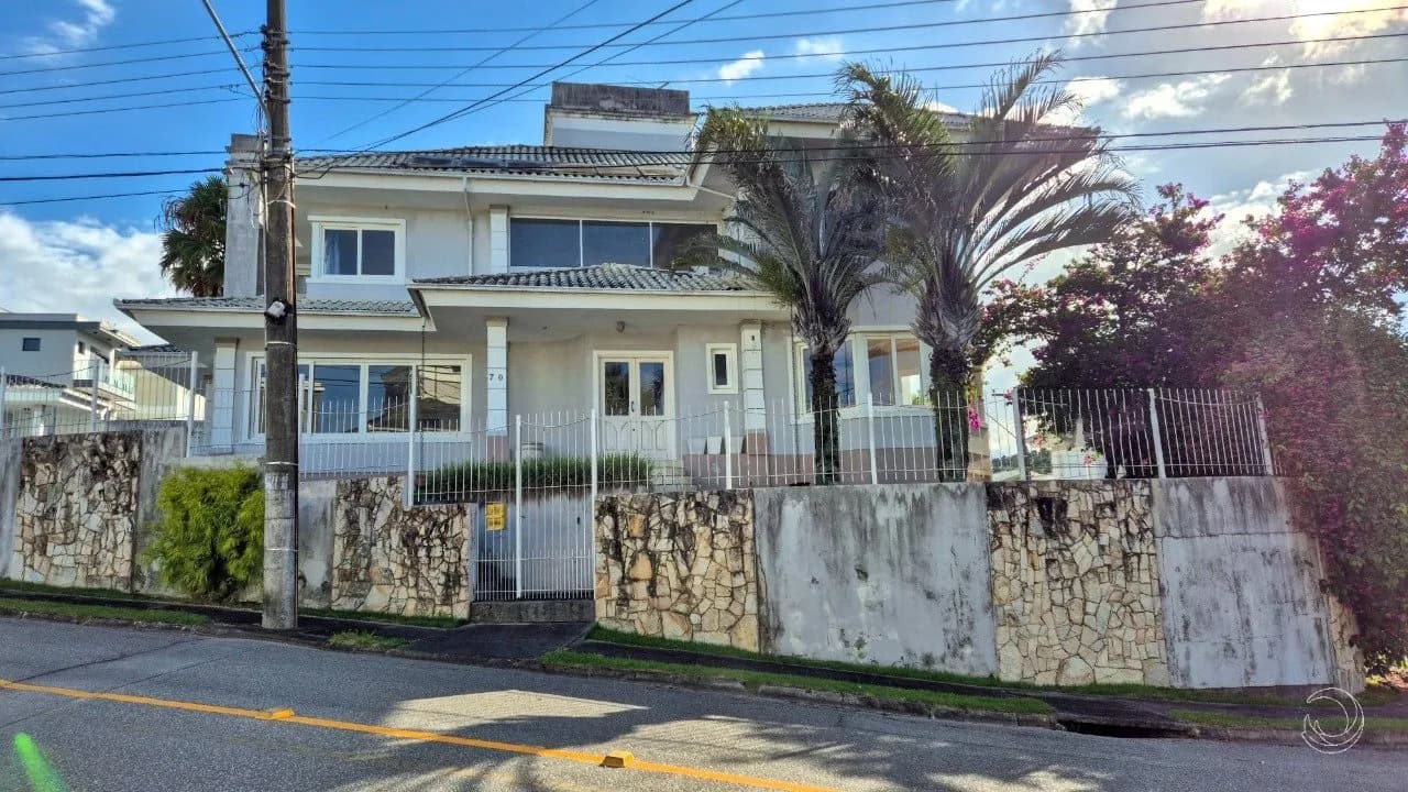 Casa para venda com 5 dormitórios em Pedra Branca com 407 m² — foto principal