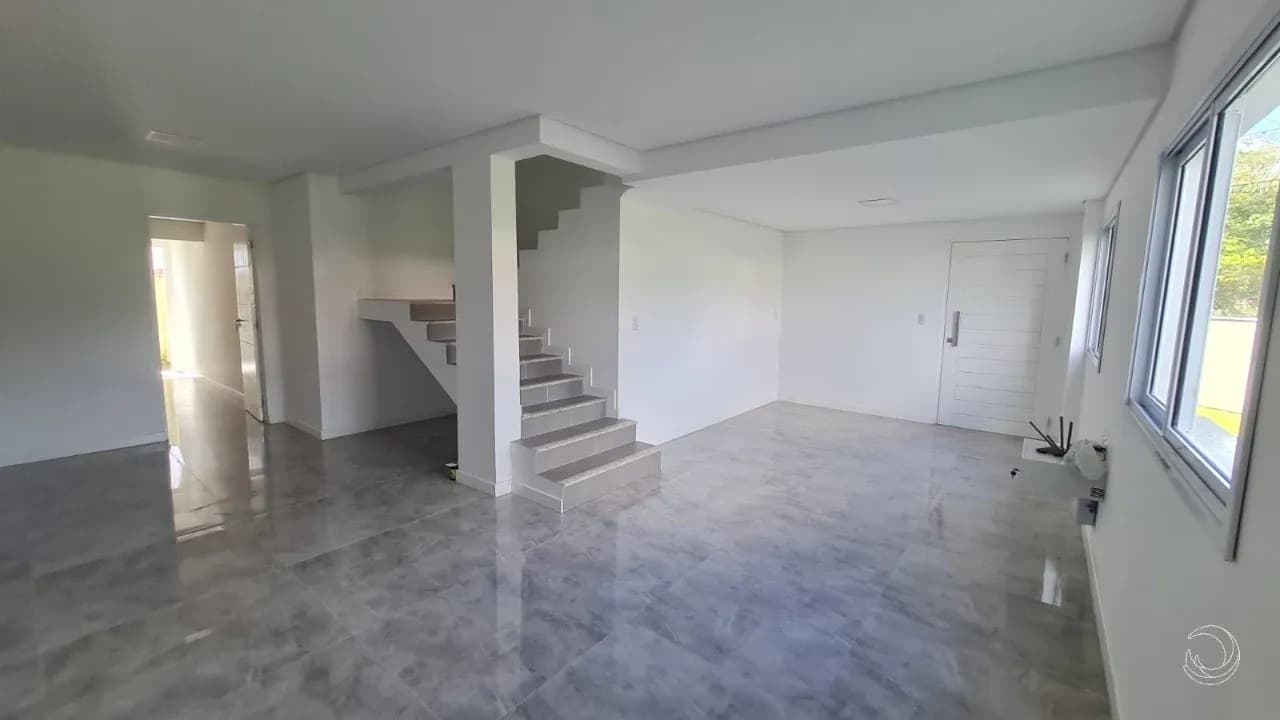 Casa para venda com 3 dormitórios em Aririu com 157 m²
