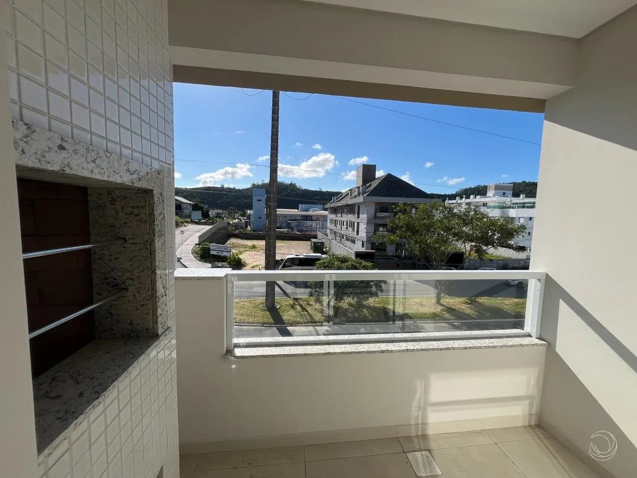 Apartamento para venda com 3 dormitórios em Ingleses Do Rio Vermelho com 80 m² — foto principal