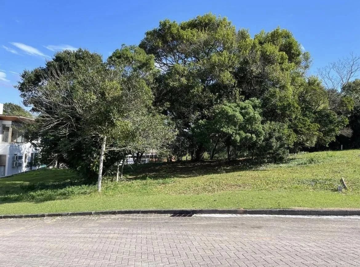 Terreno para venda em Campeche com 1302 m² — foto principal