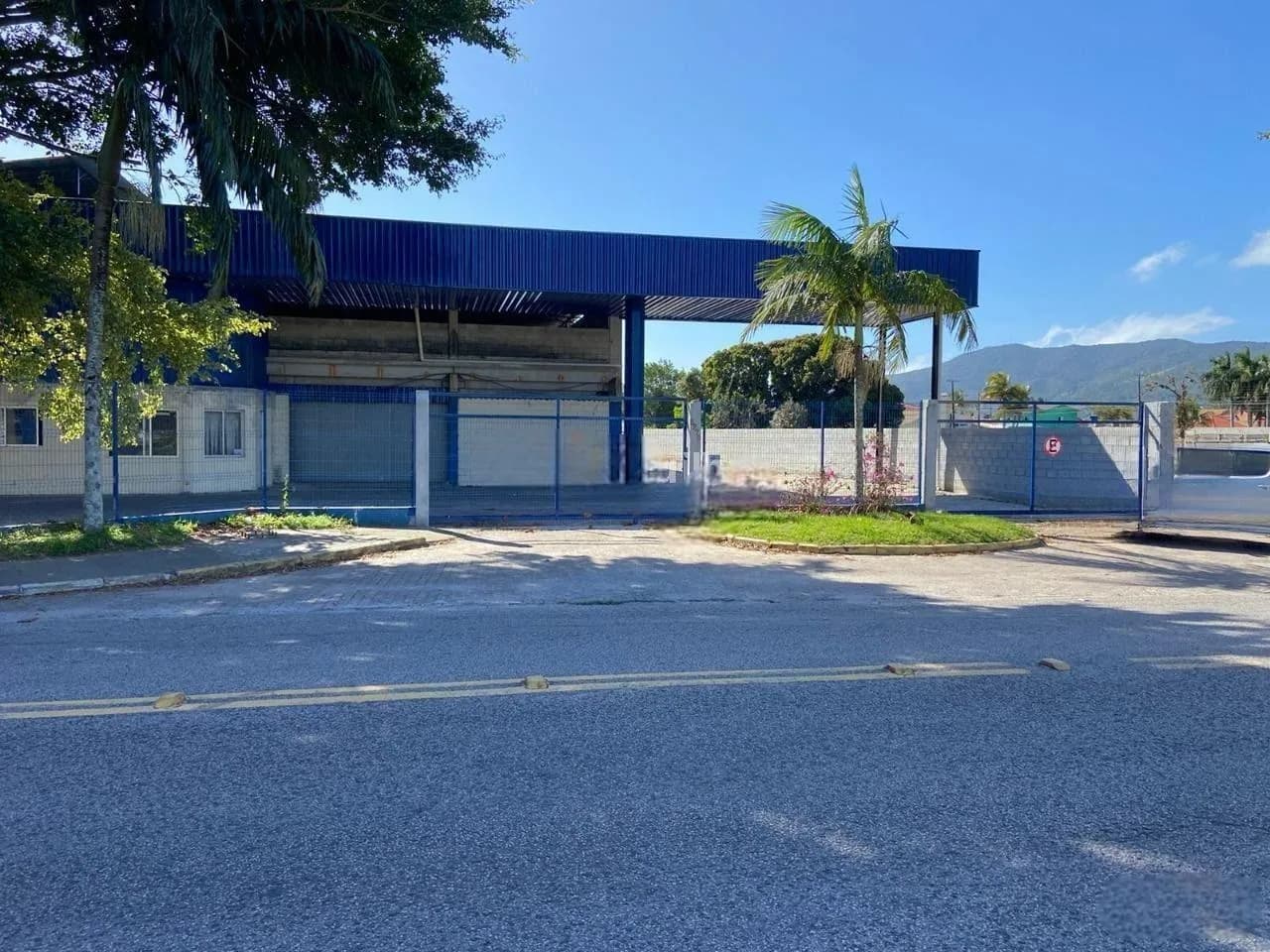 Galpão para venda em Carianos com 4475 m² — foto 2