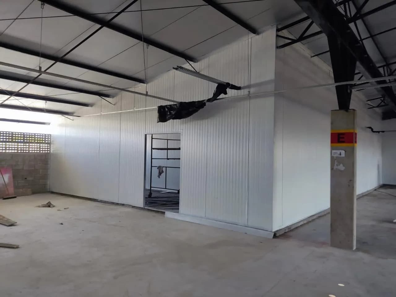 Galpão para venda em Carianos com 4475 m² — foto 5