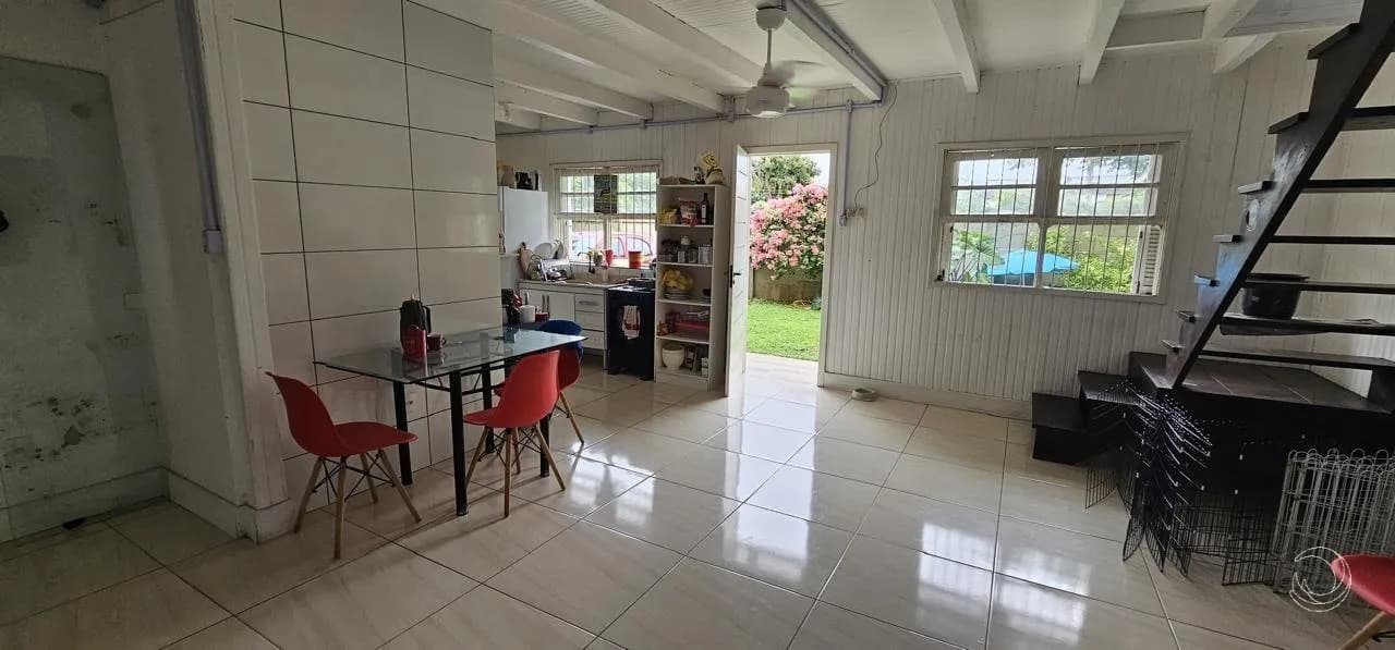Casa para venda com 3 dormitórios em Lagoa Da Conceição com 135 m² — foto principal