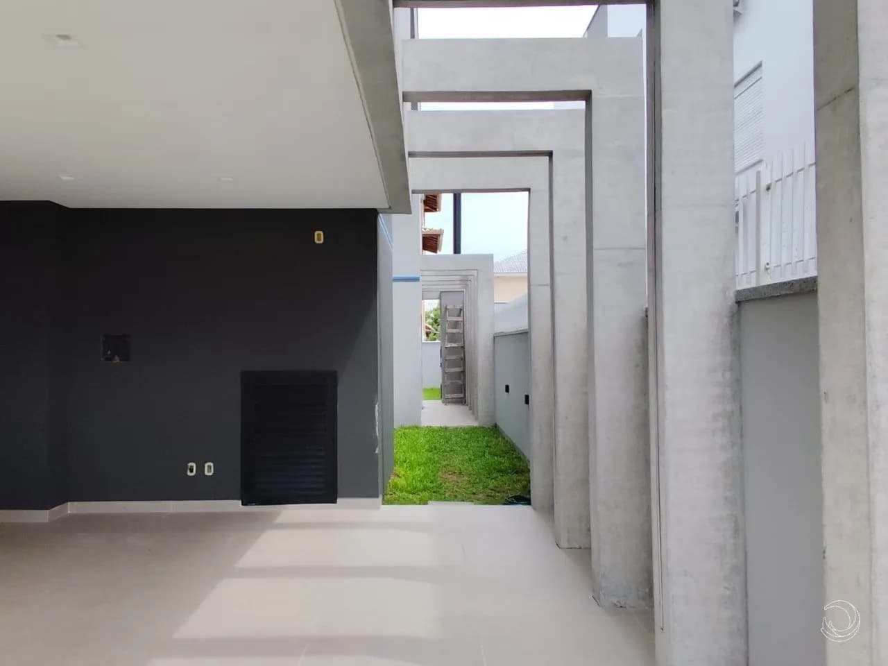 Casa para venda com 3 dormitórios em Cachoeira Do Bom Jesus com 240 m² — foto 2