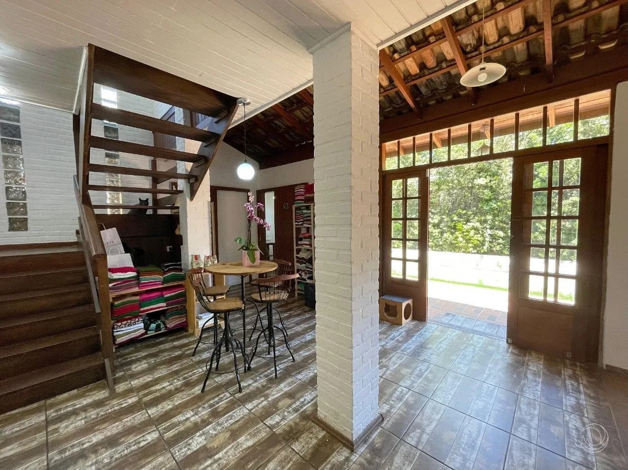 Casa para venda com 3 dormitórios em Sambaqui com 117 m² — foto 2
