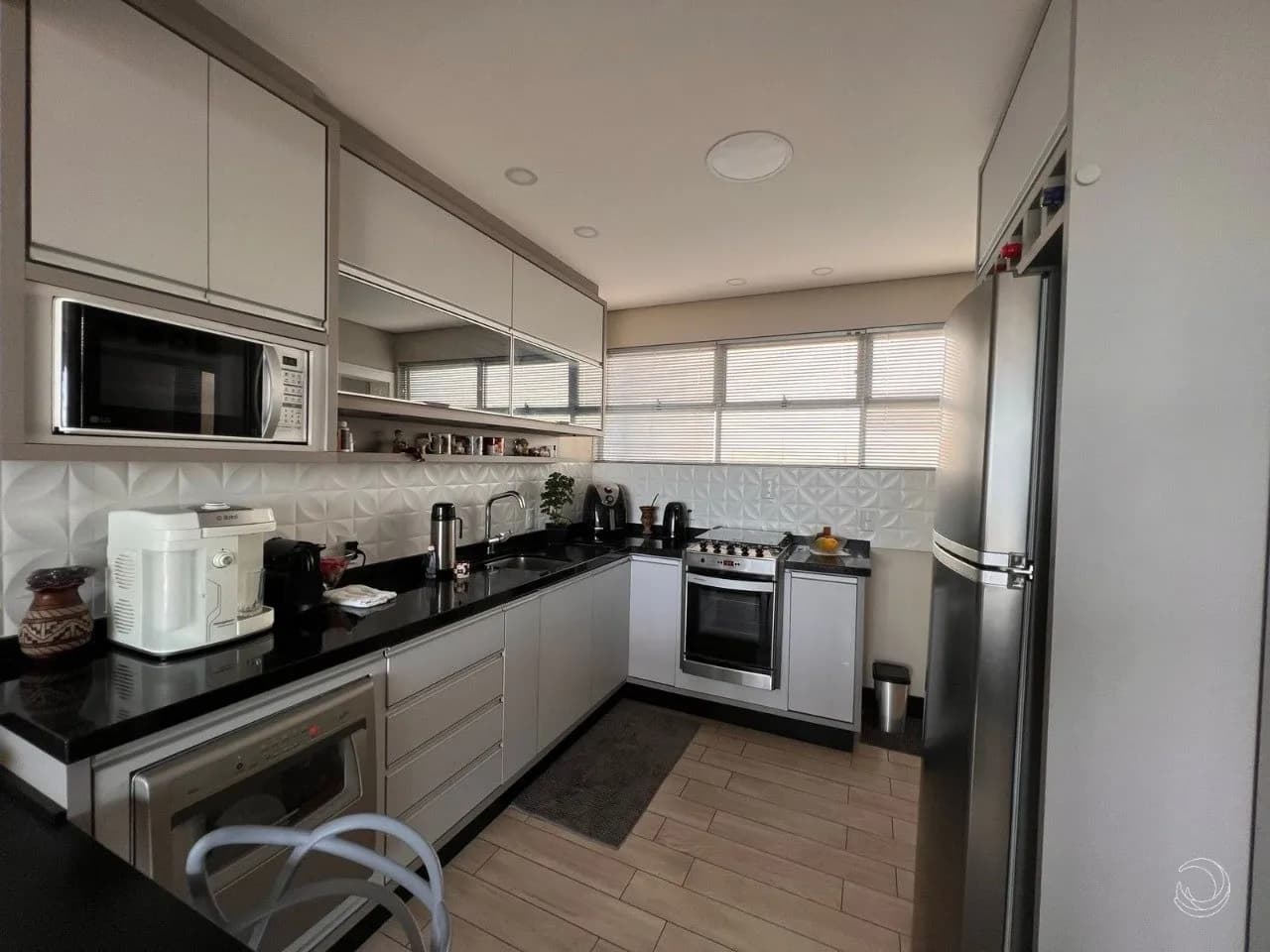 Apartamento para venda com 3 dormitórios em Canasvieiras com 135 m² — foto 4