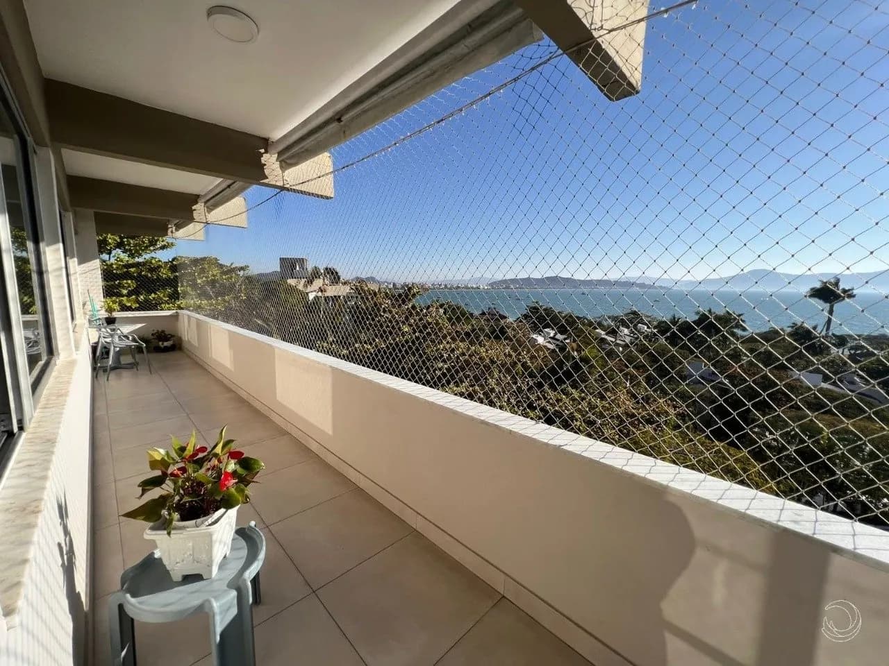 Apartamento para venda com 3 dormitórios em Canasvieiras com 135 m² — foto principal