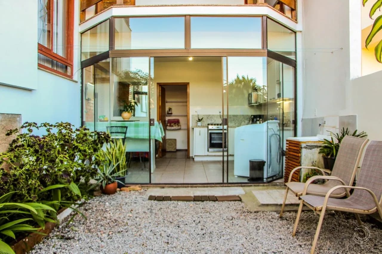 Casa para venda com 6 dormitórios em Carvoeira com 350 m² — foto principal
