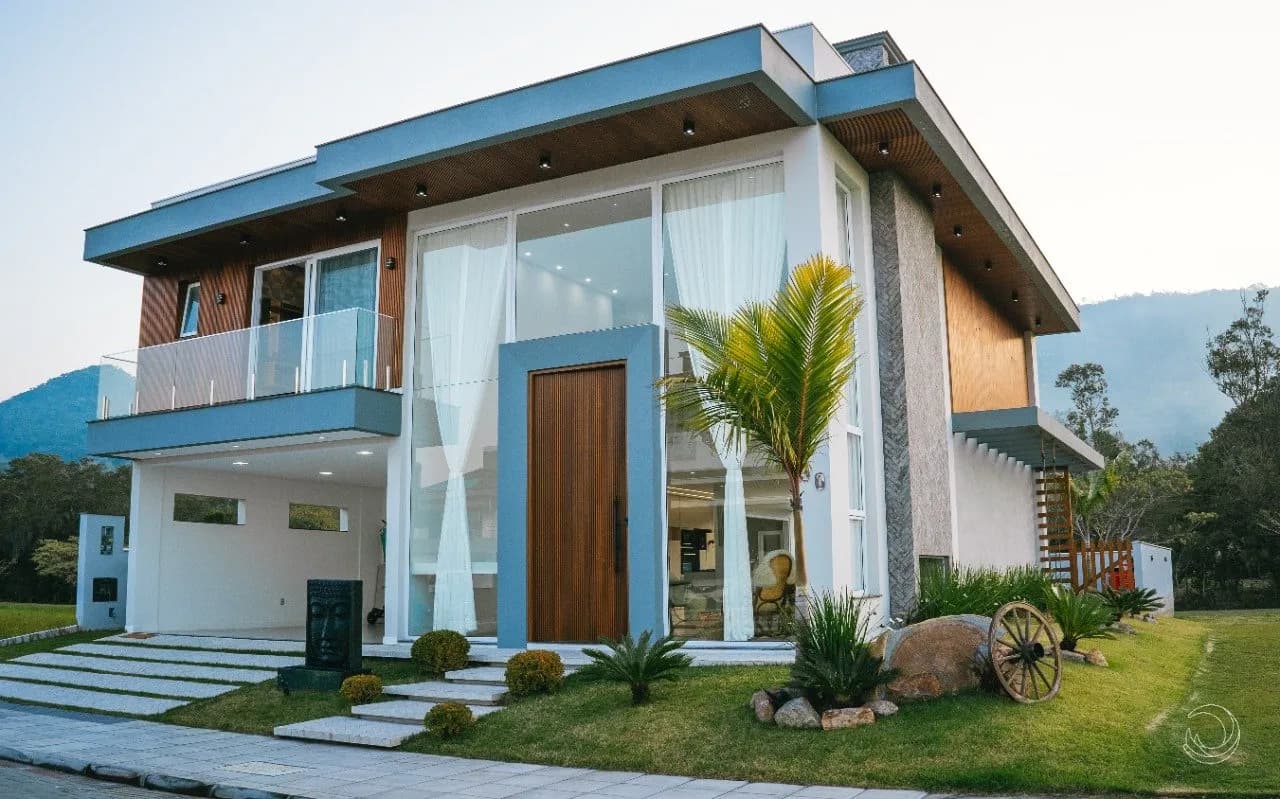 Casa para venda com 5 dormitórios em Ratones com 411 m²