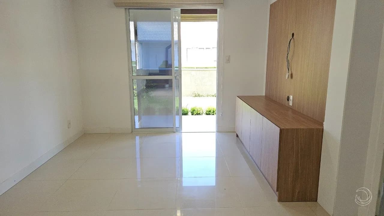 Casa para venda com 4 dormitórios em Sambaqui com 250 m² — foto principal