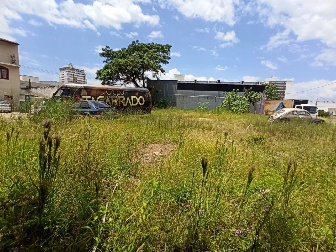 Terreno para venda em Centro com 992 m² — foto principal
