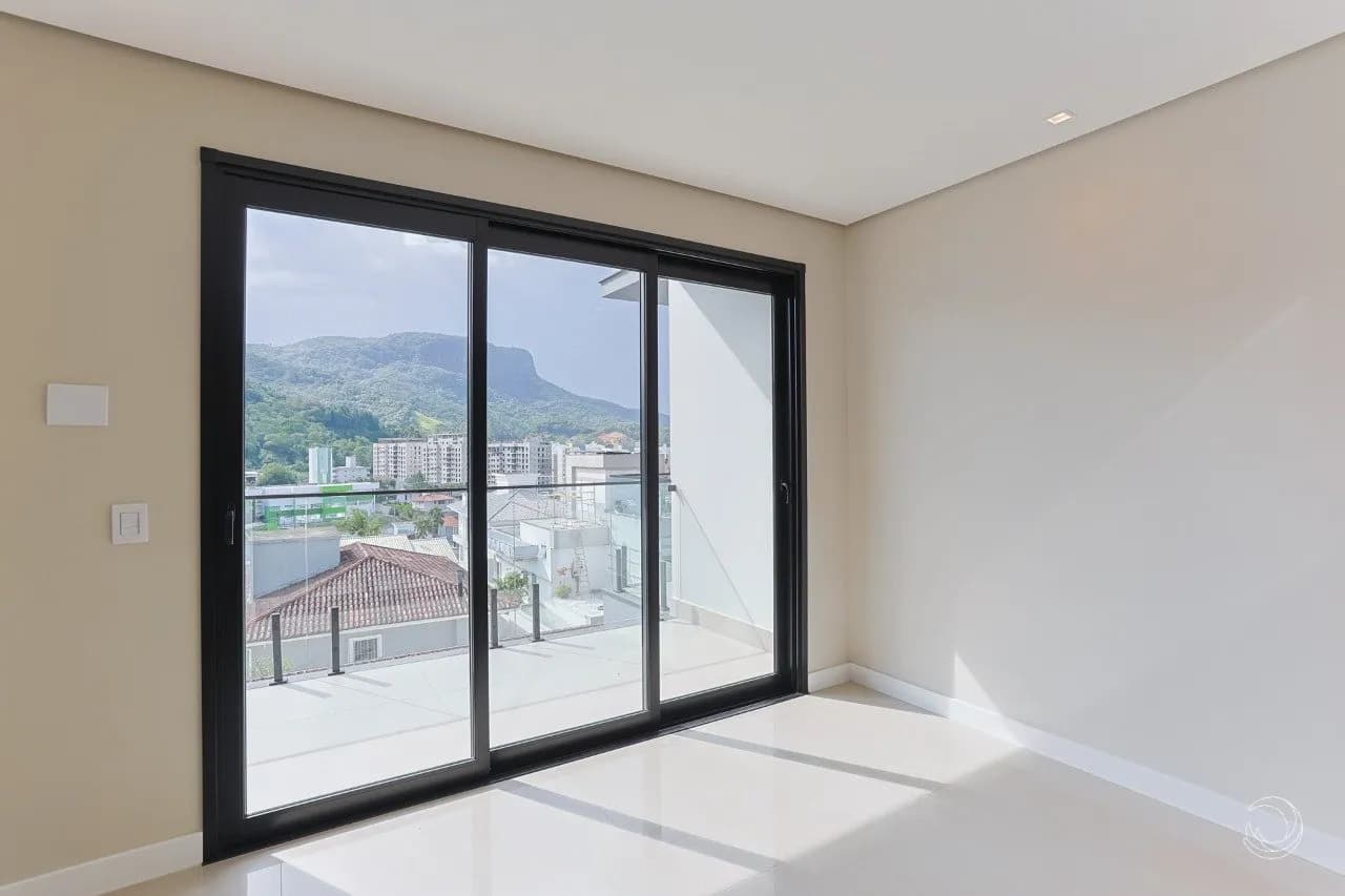 Casa para venda com 3 dormitórios em Pedra Branca com 269 m² — foto 4