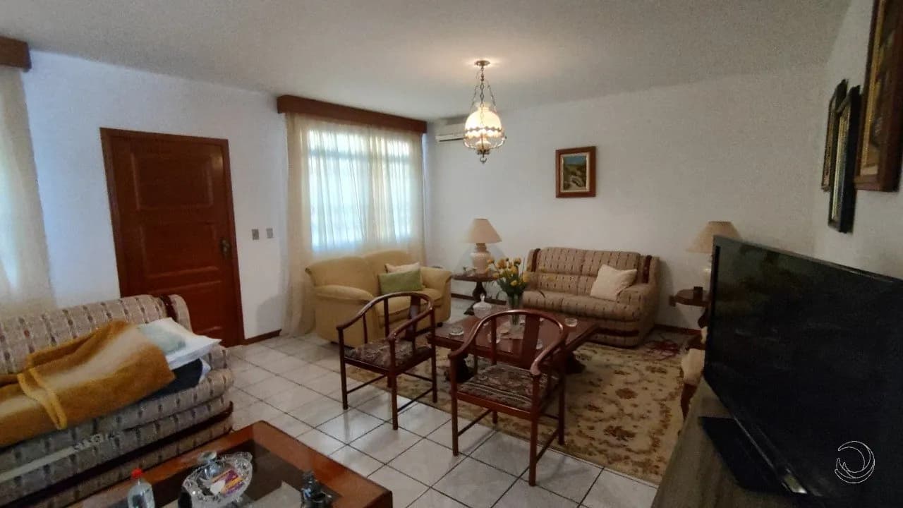 Casa para venda com 5 dormitórios em Centro com 394 m² — foto principal