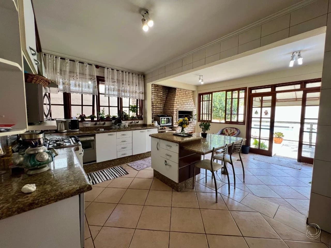 Casa para venda com 4 dormitórios em Cacupé com 264 m² — foto 3
