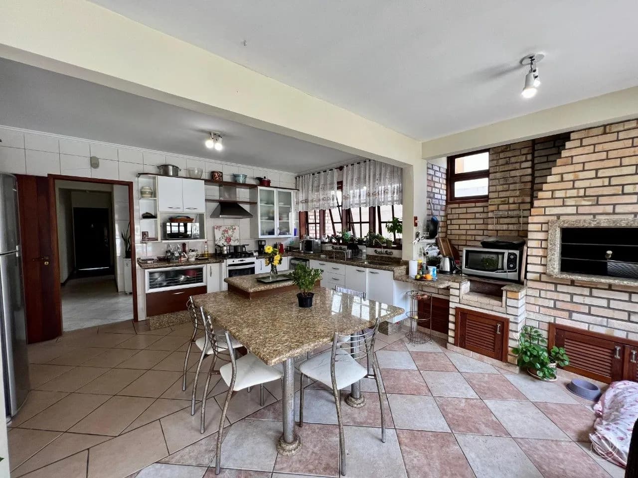 Casa para venda com 4 dormitórios em Cacupé com 264 m² — foto 4