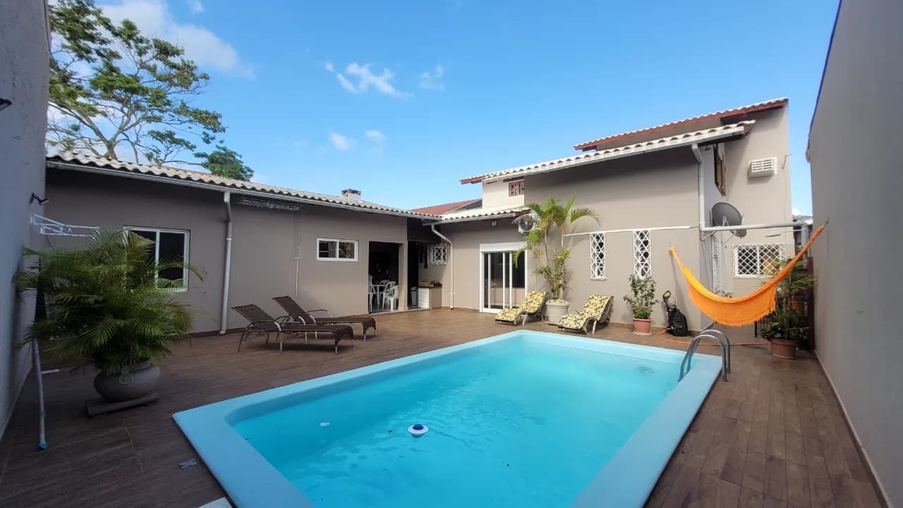 Casa para venda com 5 dormitórios em Côrrego Grande com 262 m² — foto principal