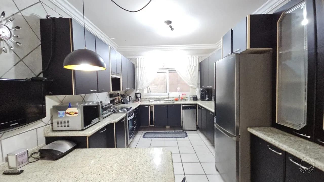 Casa para venda com 4 dormitórios em Carianos com 241 m² — foto 4