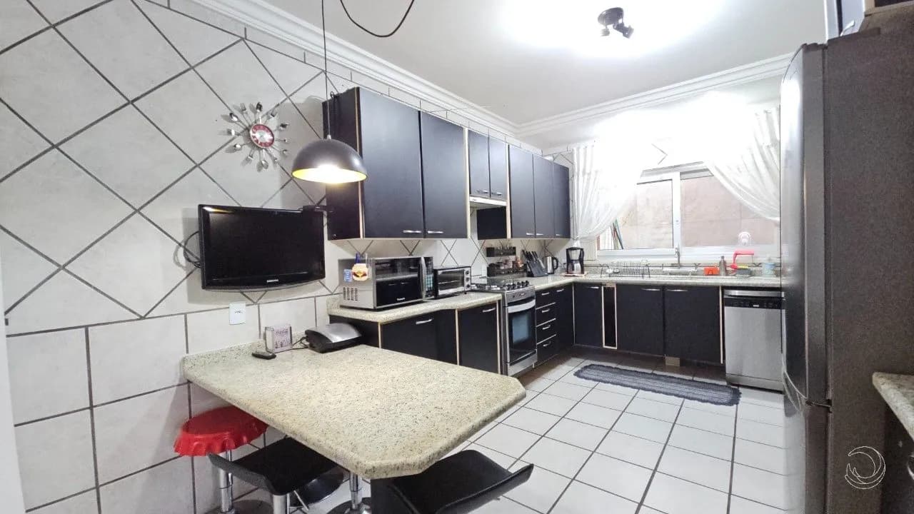 Casa para venda com 4 dormitórios em Carianos com 241 m² — foto 5
