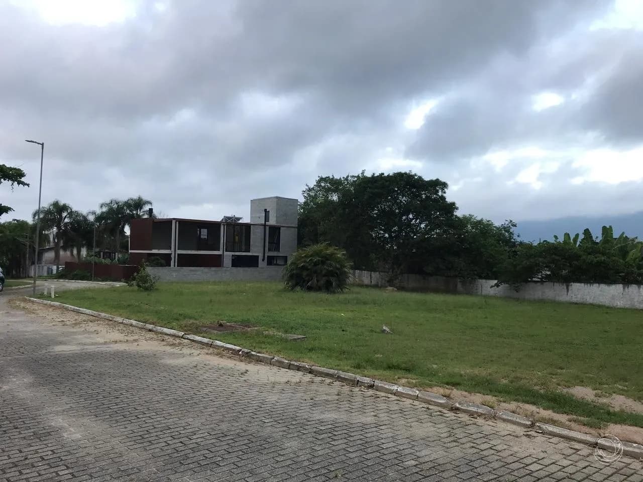 Terreno para venda em Ratones com 451 m²