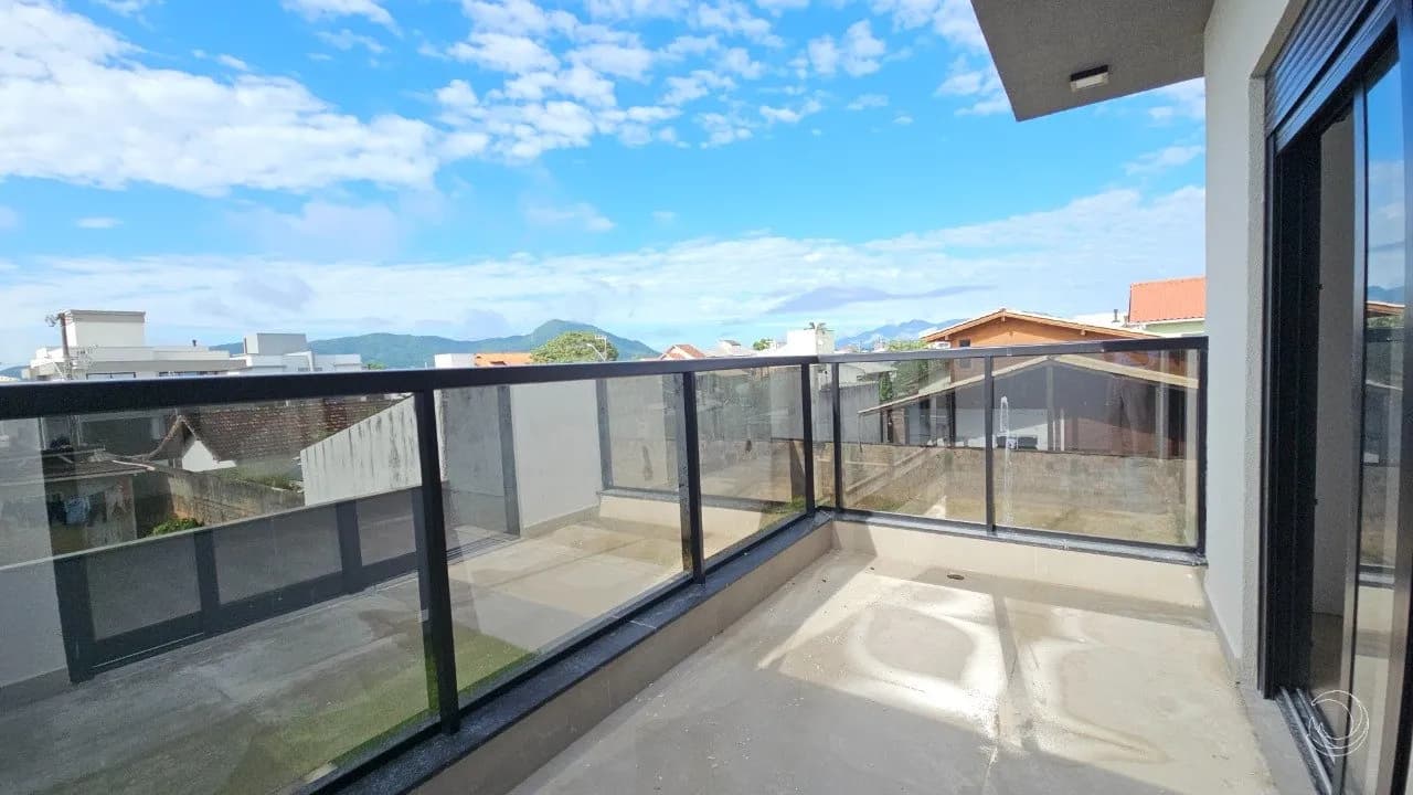 Casa para venda com 3 dormitórios em Carianos com 120 m² — foto principal
