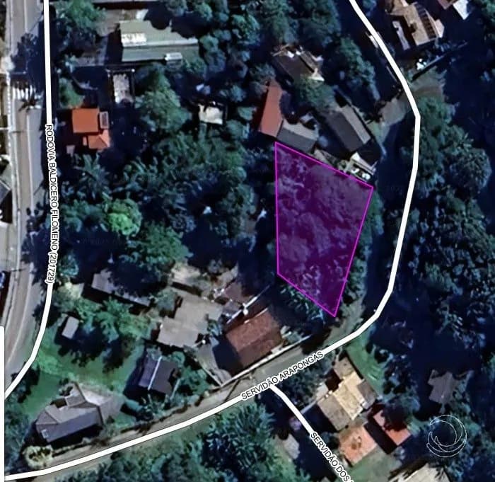 Terreno para venda em Ribeirão da Ilha com 598 m² — foto principal
