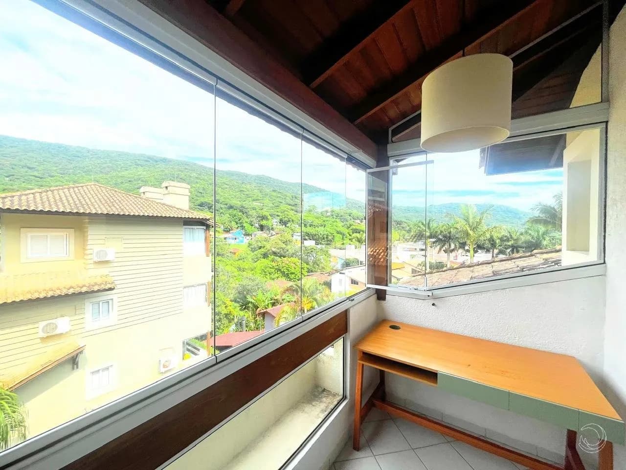 Apartamento duplex para venda com 3 dormitórios em Lagoa Da Conceição com 114 m² — foto principal