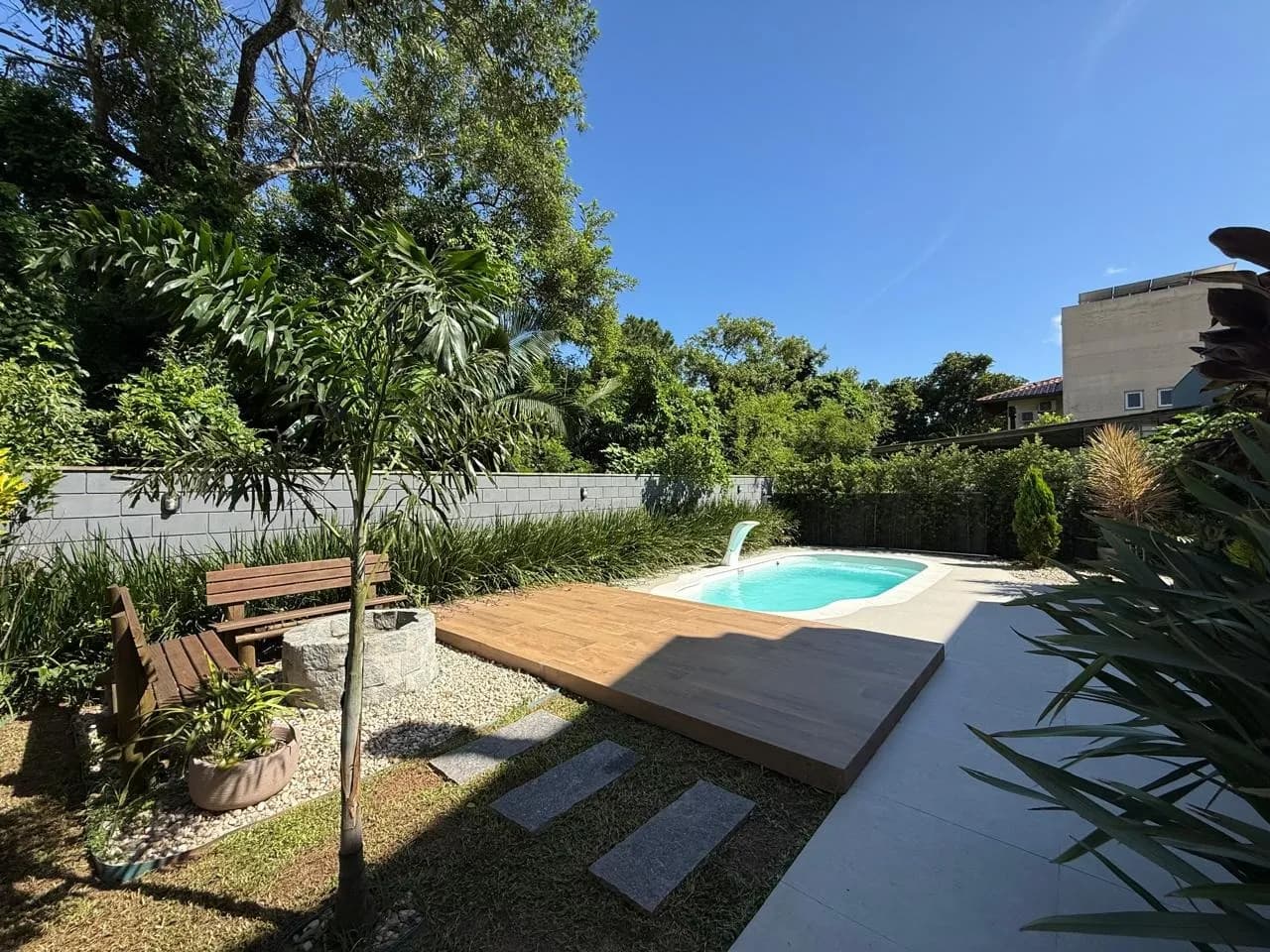 Casa para venda com 4 dormitórios em Ribeirão da Ilha com 283 m² — foto 2