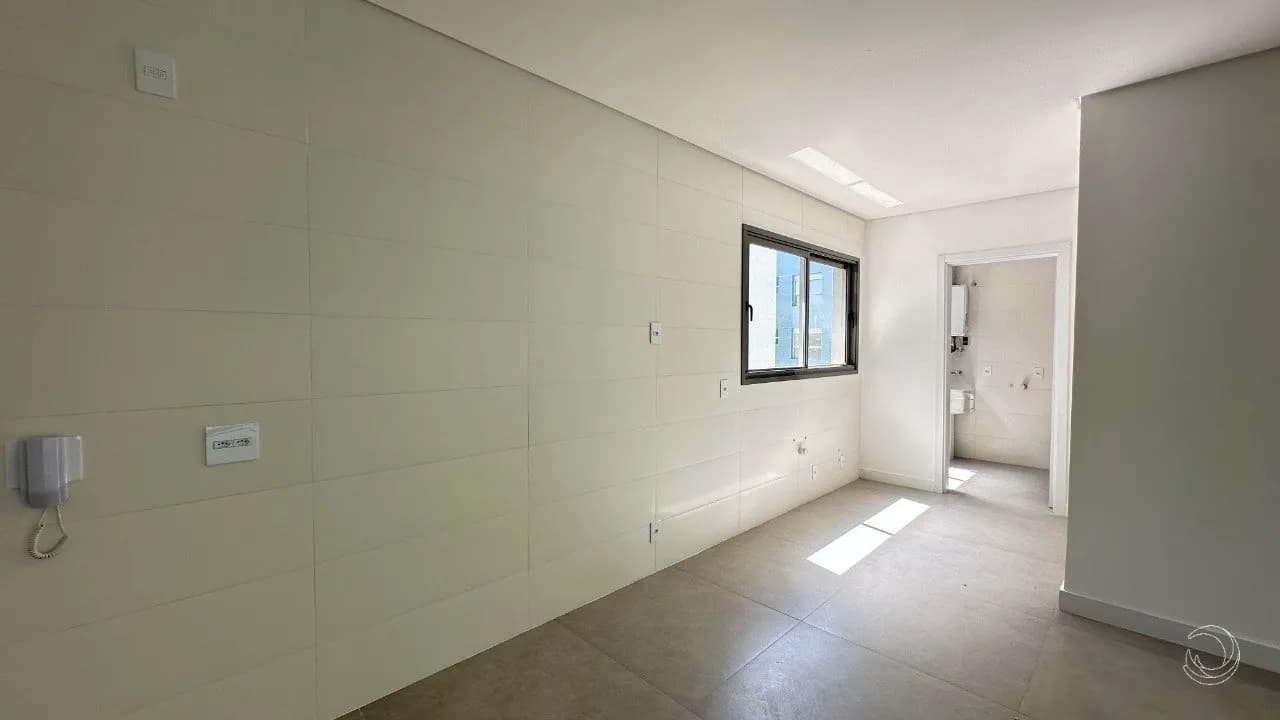 Apartamento para venda com 3 dormitórios em Cacupé com 165 m² — foto 2