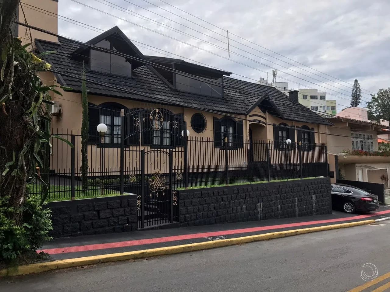 Casa para venda com 4 dormitórios em Itaguaçu com 194 m² — foto principal