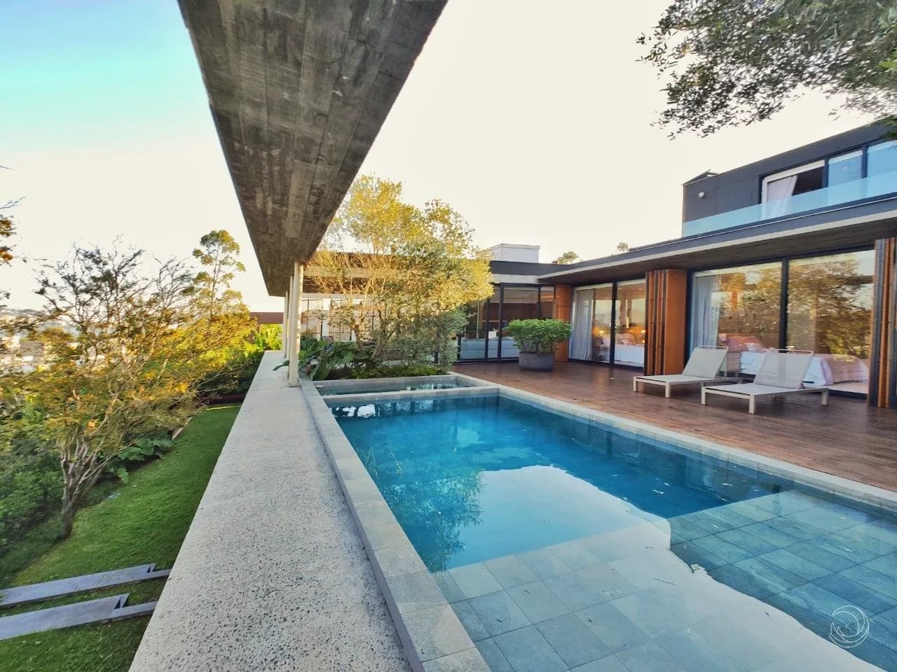 Casa de condomínio para venda com 3 dormitórios em Cacupé com 683 m² — foto principal