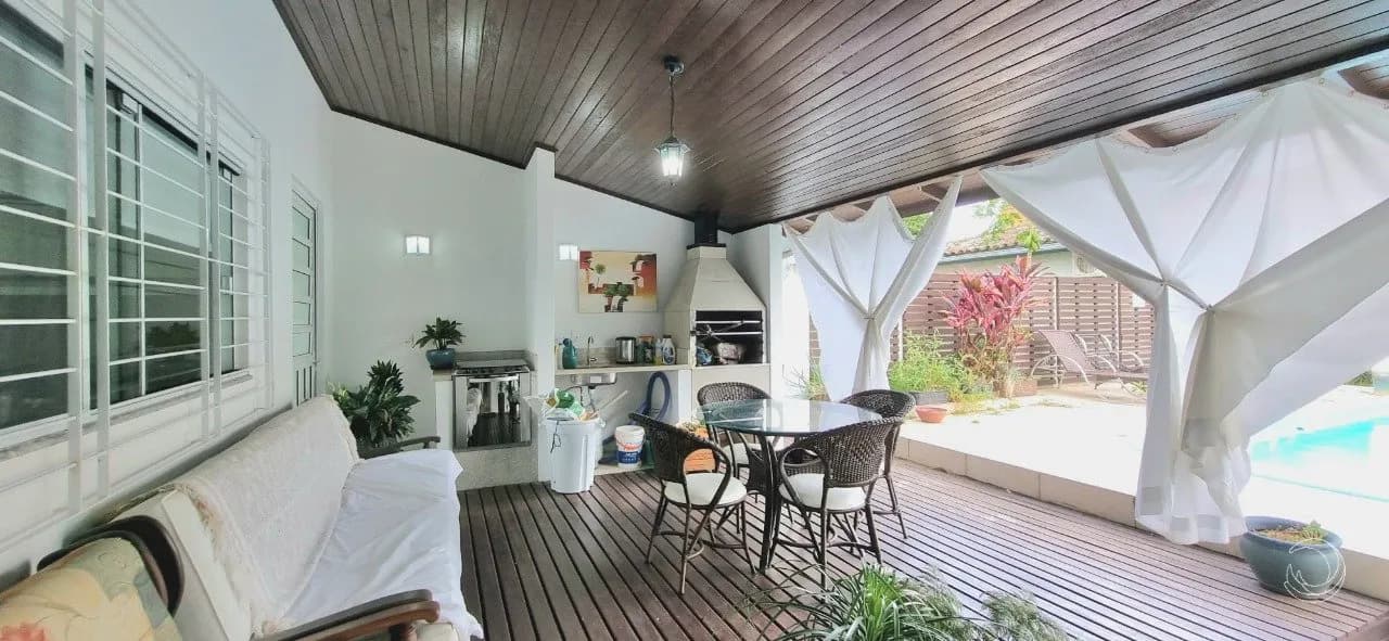Casa para venda com 4 dormitórios em Côrrego Grande com 233 m² — foto principal