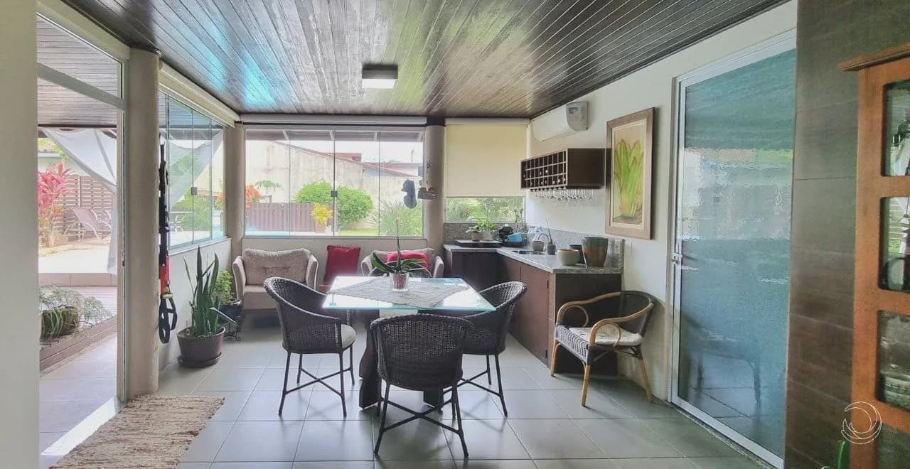 Casa para venda com 4 dormitórios em Côrrego Grande com 233 m² — foto 2