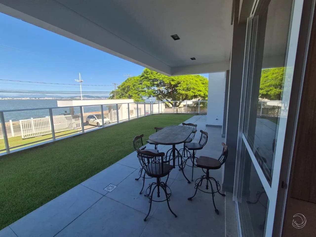 Apartamento para venda com 3 dormitórios em Cacupé com 200 m² — foto principal