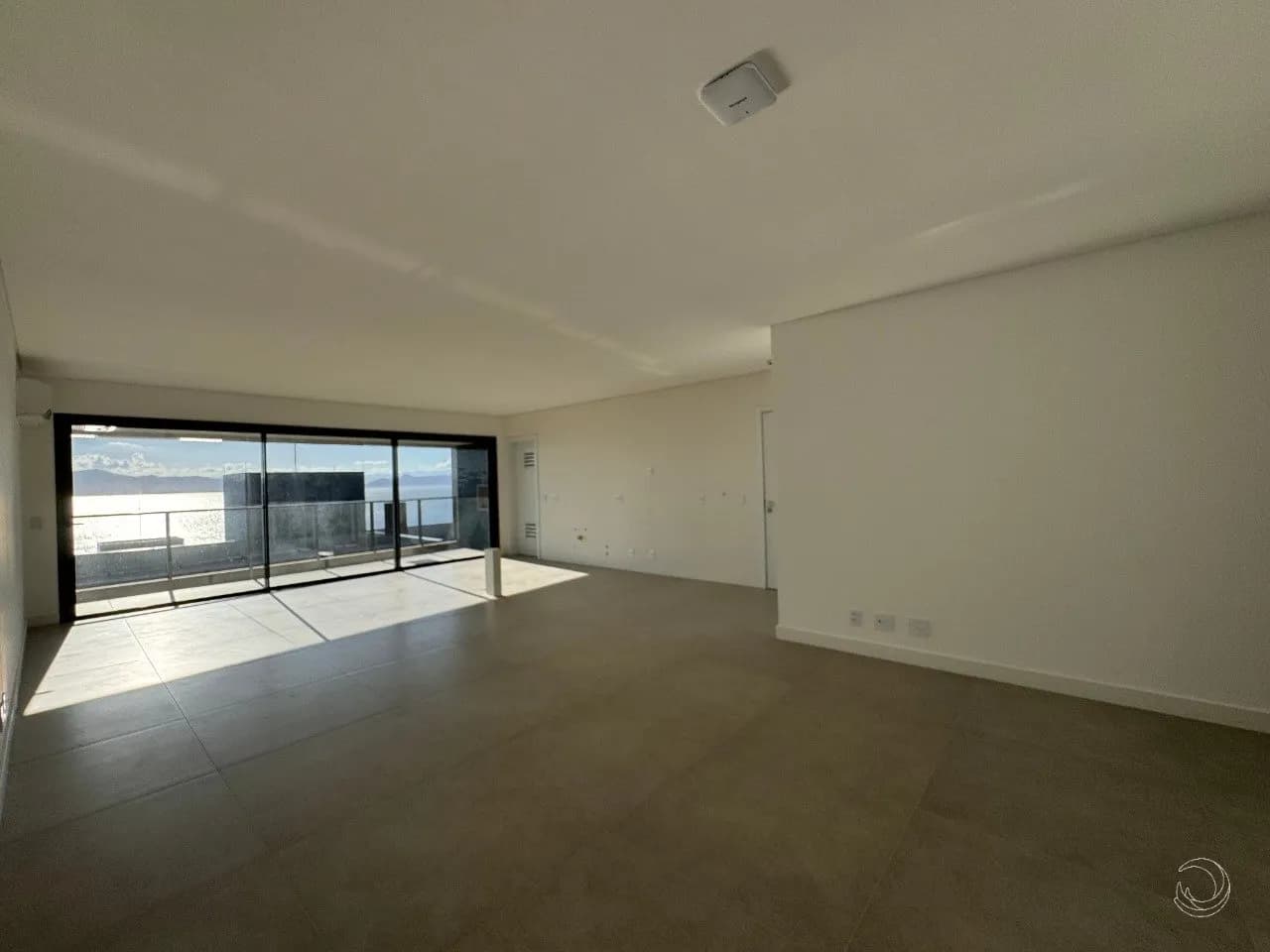 Apartamento para venda com 3 dormitórios em Cacupé com 176 m²