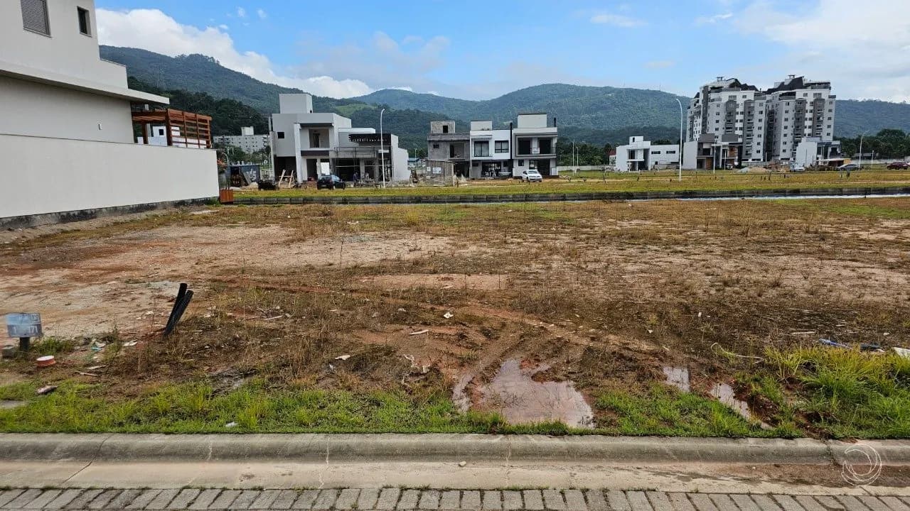 Terreno para venda em Deltaville com 228 m²