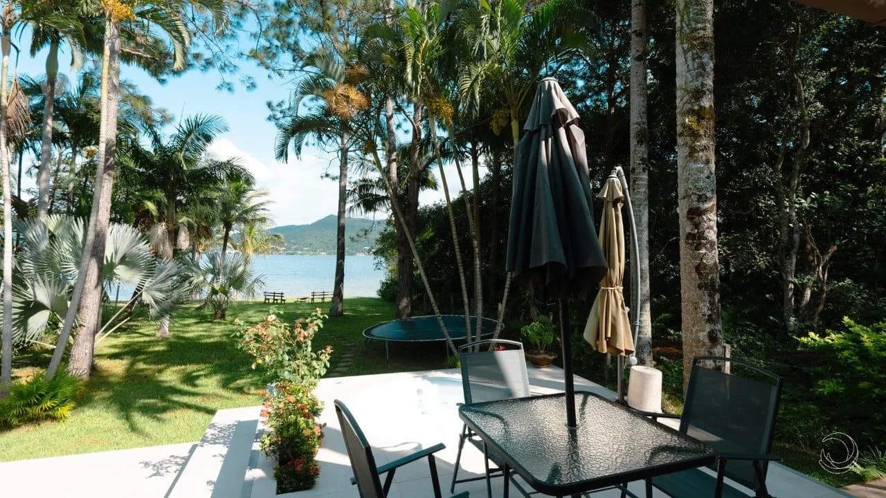 Casa para venda com 4 dormitórios em Praia Mole com 350 m² — foto principal