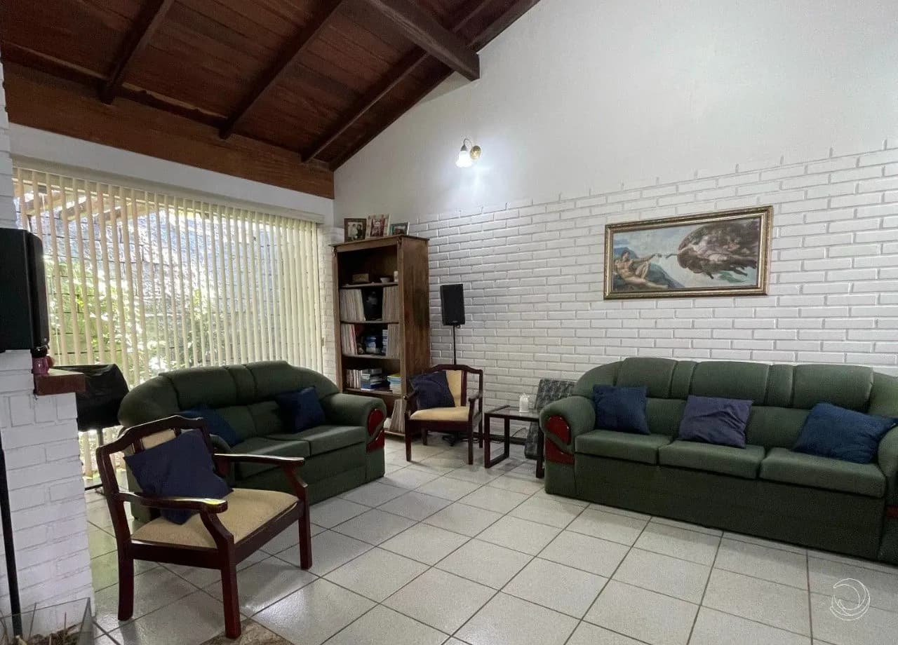 Casa para venda com 3 dormitórios em Carvoeira com 250 m² — foto principal