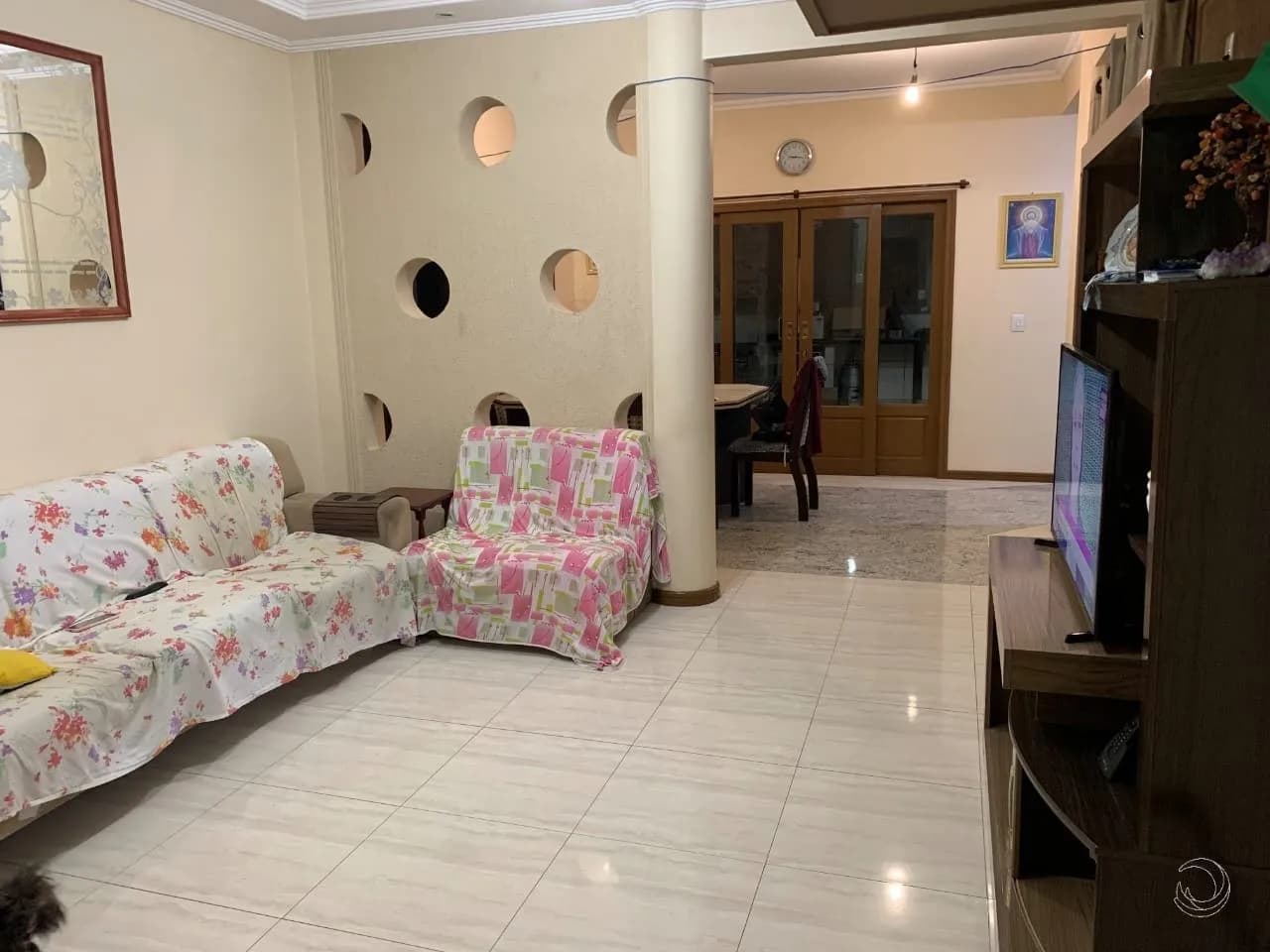 Casa para venda com 4 dormitórios em Carianos com 160 m² — foto principal
