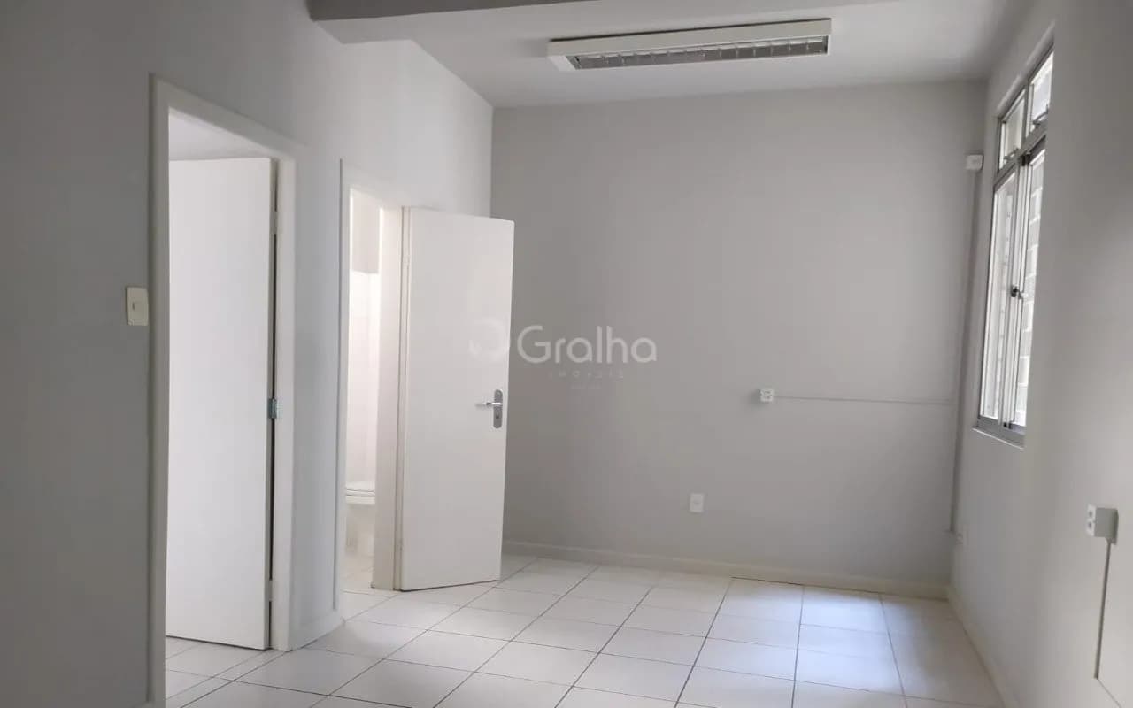 Sala comercial para venda em Centro com 96 m² — foto principal